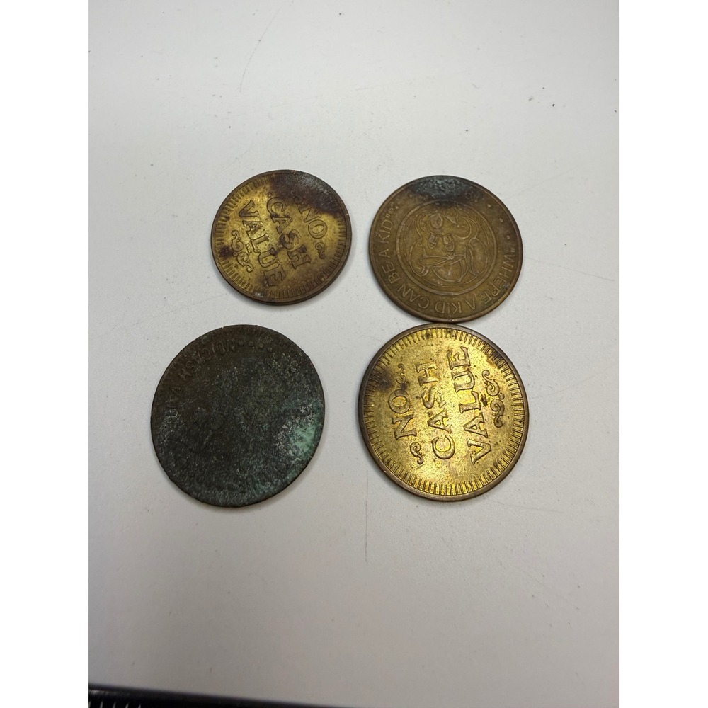 Vintage Chuck E Cheese ShowBiz‎ Pizza Place Arcade Tokens Mixed Lot of 4 Patina